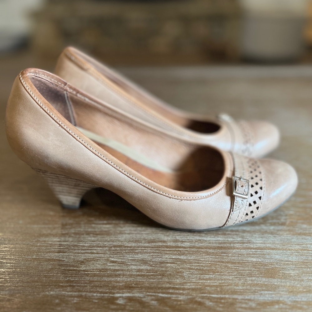 Clarks Tan Nude Women's Heels